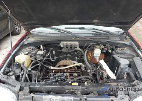 2005 Ford Escape Xls z USA, uszkodzony, nr VIN 1FMYU02Z95KA74463